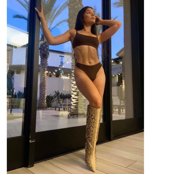 Meet your Posher, Jennifer - Picture 13 of 16